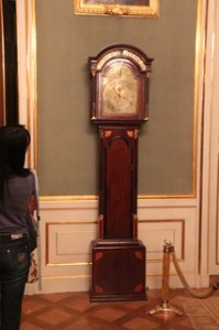 Reloj en la sala de vestirse del rey