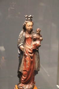 Madonna con niño. Escultura flamenca siglo XVII
