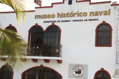 En la misma plaza hay un pequeño museo histórico naval que toiene cosas interesantes