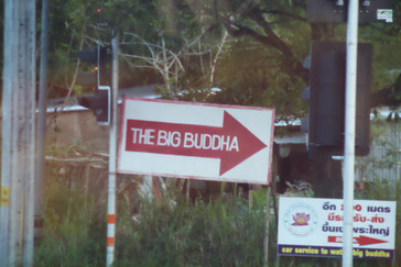 Señalización en la carretera para ir al Gran Buda
