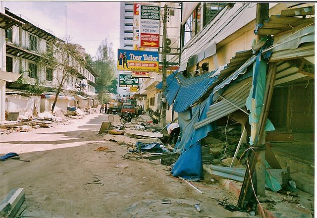 Phuket después del tsunami de 2004. foto de Wikimedia obtenida por Michael Campbell