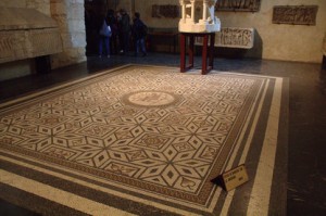 Extraordinario mosaico en el suelo