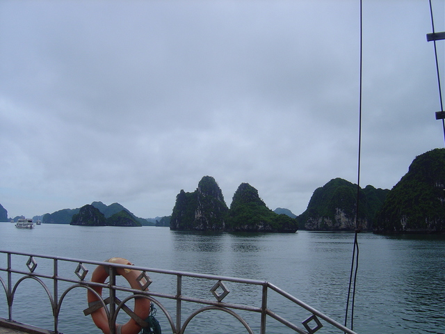 Islotes desde el barco en nuestro viaje a Ho Bon