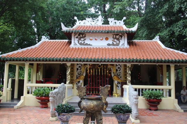 Interior del monumento a los reyes Hung.